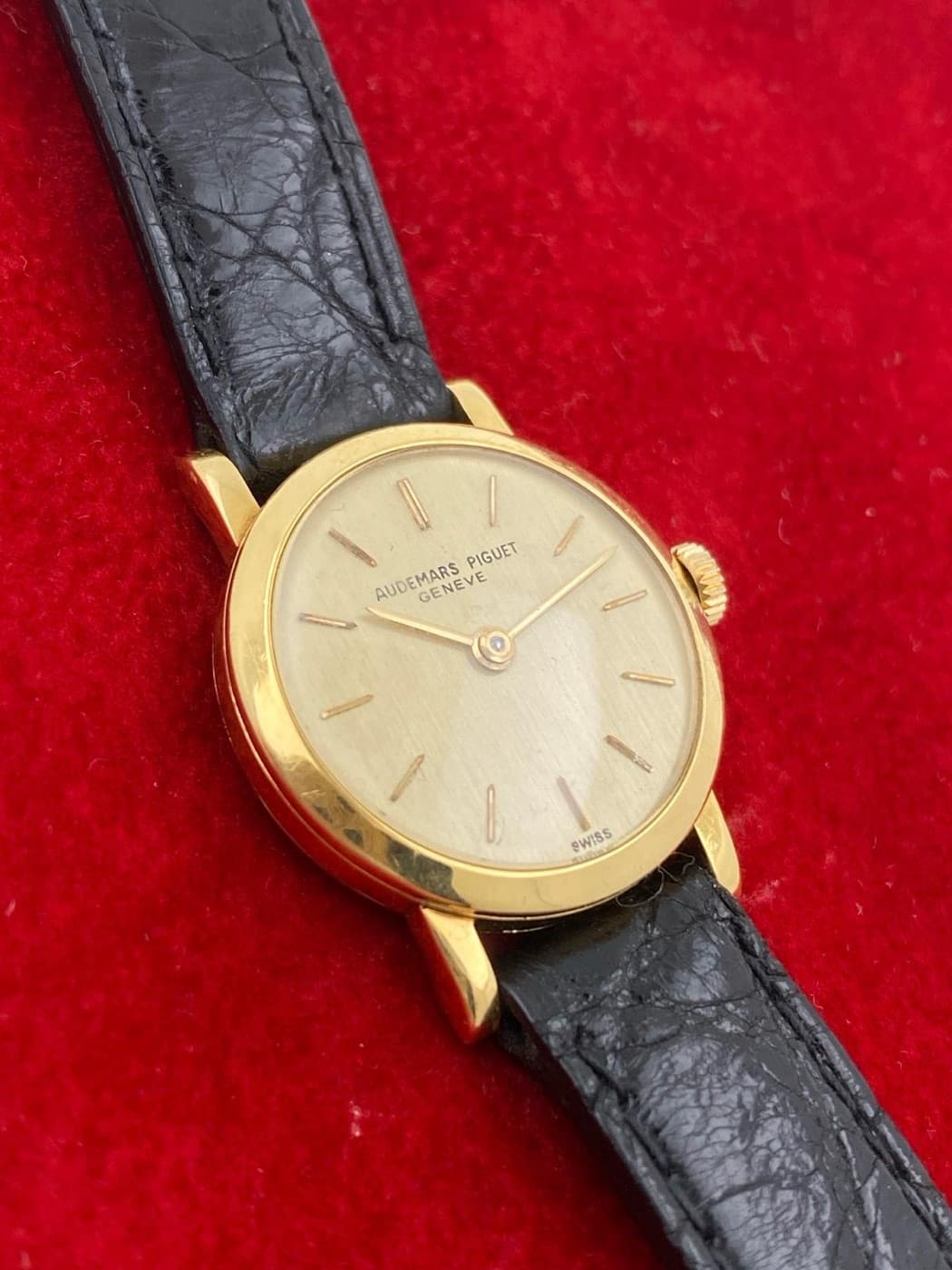 Audemars Piguet Vintage Ladies’ Watch (yellow gold) – View 3