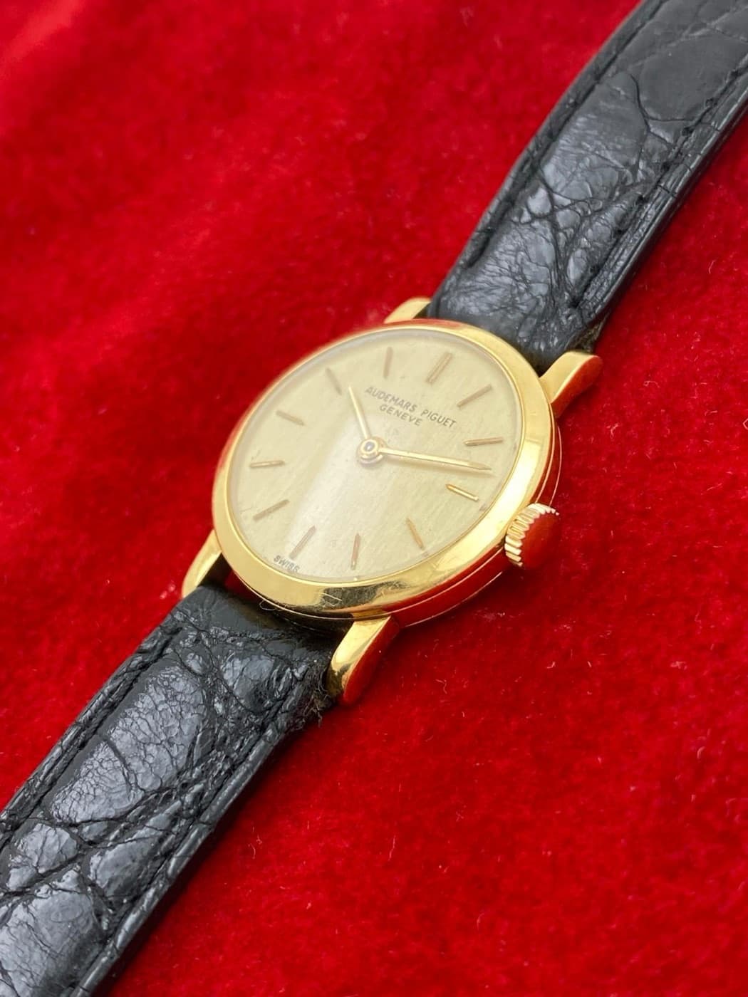 Audemars Piguet Vintage Ladies’ Watch (yellow gold) – View 5