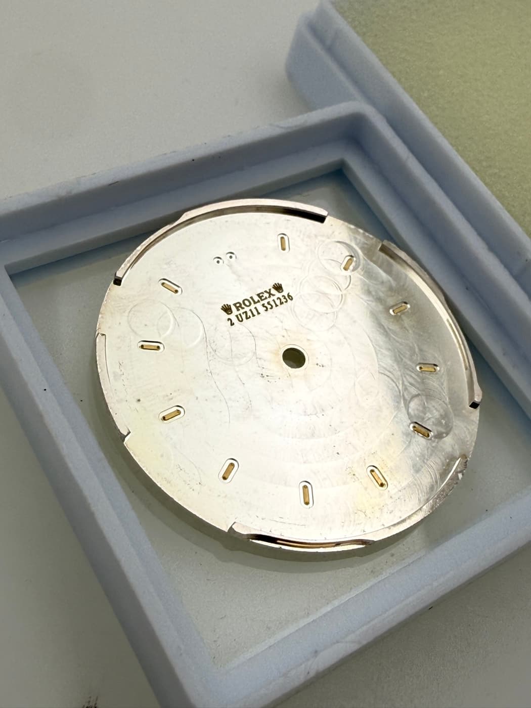 Rolex Oyster Perpetual 41 Dial (silver/gold) – View 3
